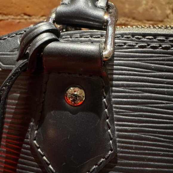 Louis Vuitton Alma BB – Épi Leather “Gunmetal” (Noir Anthracite)(2015) - Picture 5 of 13